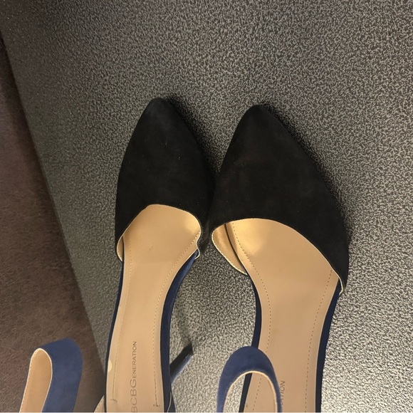 BCBGeneration Black and Blue Heels with Striking Design - Picture 2 of 4